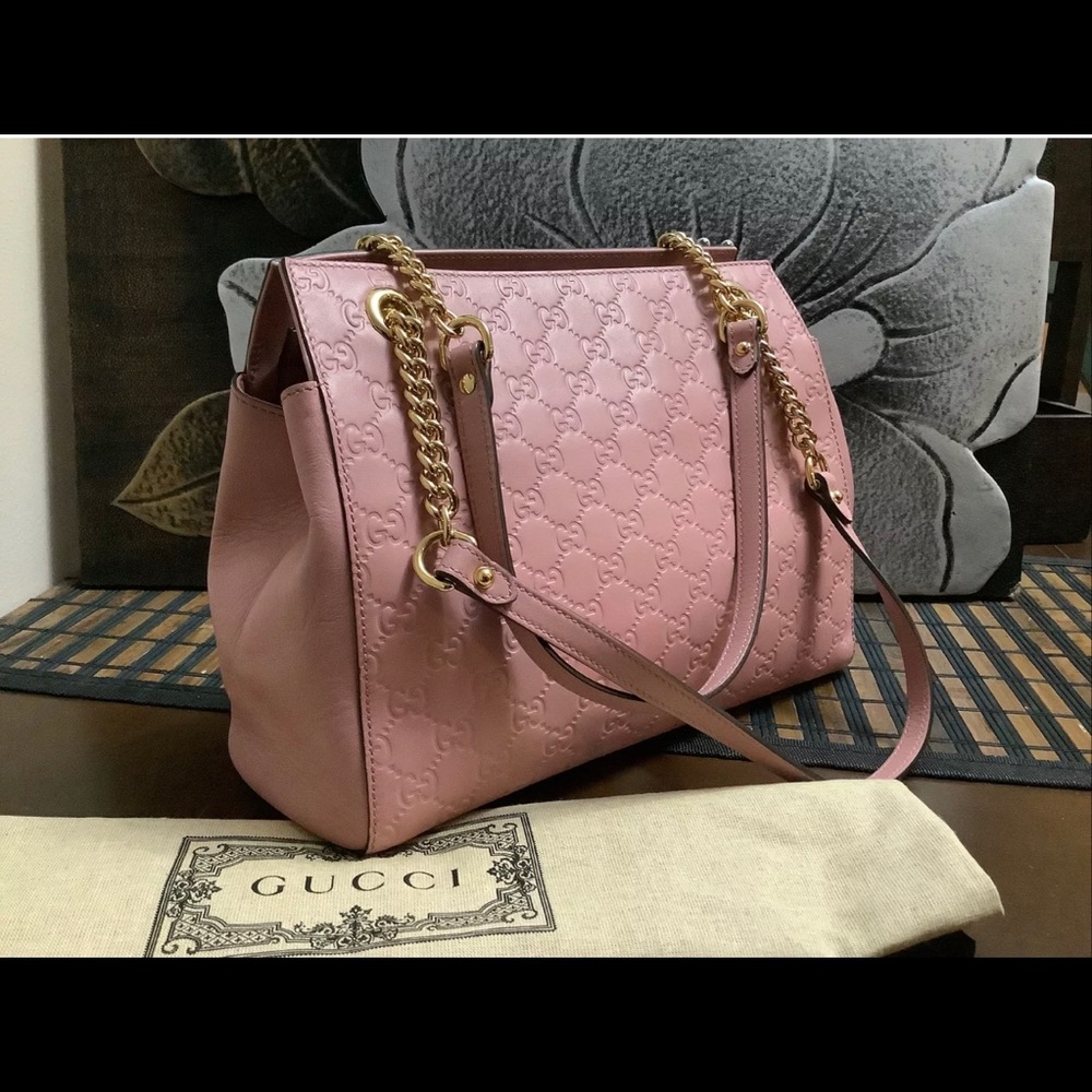 The bag in excellent new condition, was wearing only couple of times!